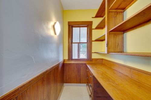 3 Beacon St, Quincy MA 02169-7117 exterior