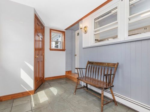 366 Sprague St, Dedham MA 02026-5242 exterior