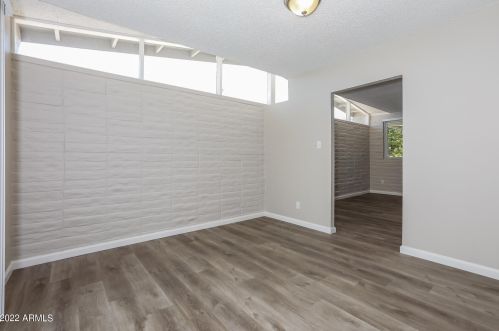 2923 Country Gables Dr, Phoenix AZ  85053-4877 exterior