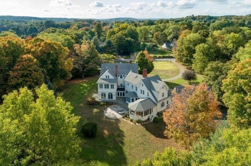 1 Sears Rd, Southborough MA 01772-1101 exterior