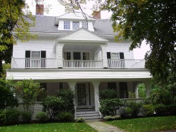 35 Lenox St, Newton, MA 02465-2718