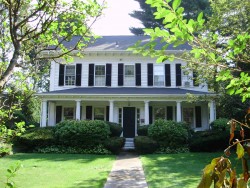 390 Waltham St, Newton, MA 02465-1935