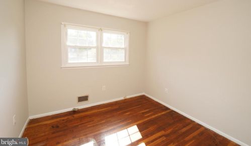 17 Stonicker Dr, Trenton NJ 08648-3215 exterior