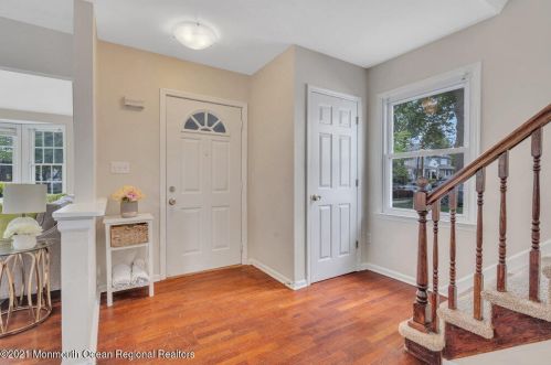 39 Brown Pl, Tinton Falls NJ  07701-2206 exterior