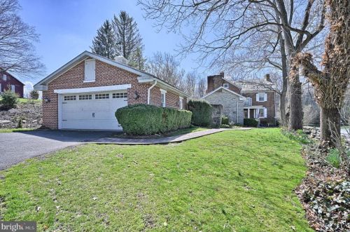 385 Springview Rd, Carlisle PA 17015-7411 exterior