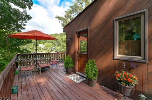 377 Skyline Lk Dr, Skyline Lakes NJ 07456-1953 exterior