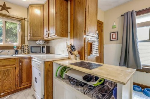 4 Walnut St, Taunton MA 02780-4255 exterior