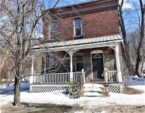 61 Lamb St, South Hadley, MA 01075-2964