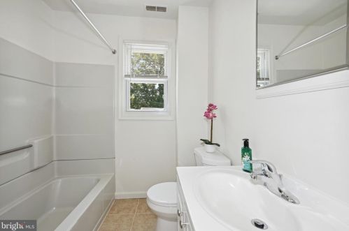 821 Columbia Blvd, West Deptford NJ 08063-1204 exterior