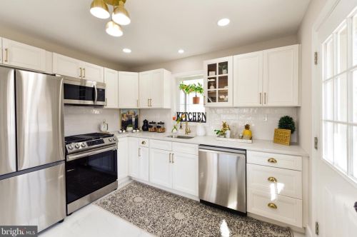 1102 Cumberland Ave, West Deptford NJ  08096-3041 exterior