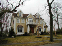 62 Ellis Rd, Newton, MA 02465-2917