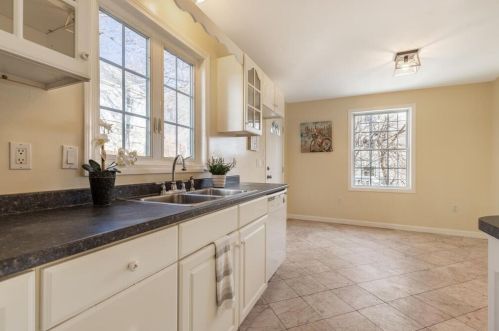 16A-16B Sigourney St, Worcester MA exterior