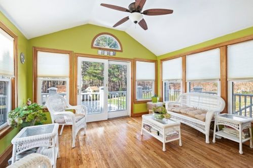 1069 Burt St, Taunton MA 02780-5166 exterior