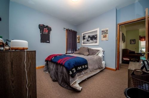 328 Broadway, Fall River MA 02724-2903 exterior