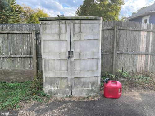 1109 Delsea Dr, West Deptford NJ 08093-2252 exterior