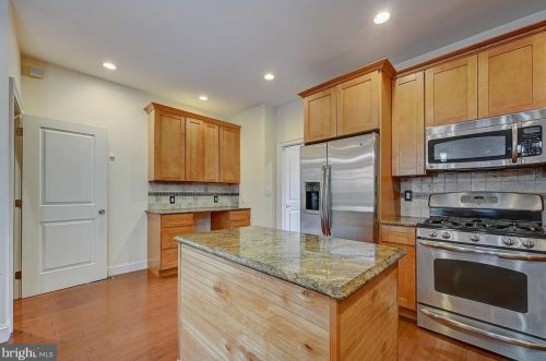 985 6th St, Philadelphia PA  19123-1405 exterior