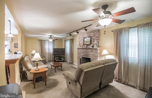 335 May Ave, West Deptford NJ 08096-1166 exterior