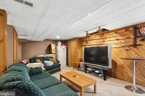 50 Tattersall Dr, West Deptford NJ 08051-1712 exterior