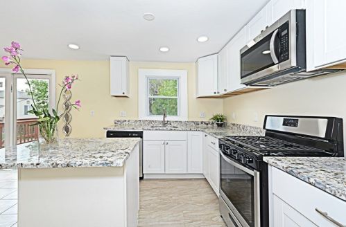 97 Floral St, Shrewsbury MA  01545-3225 exterior