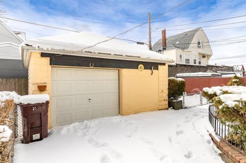 7 Bellingham Ave, Everett MA 02149-1218 exterior