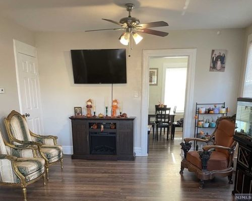 194 Devon Ter, Kearny NJ  07032-3917 exterior