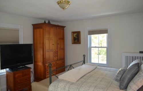 1244 Beacon St, Newton MA 02468-1717 exterior