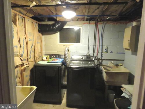 129 Progress Ave, West Deptford NJ 08096-1211 exterior