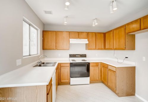 3233 Abraham Ln, Phoenix AZ  85027-2243 exterior