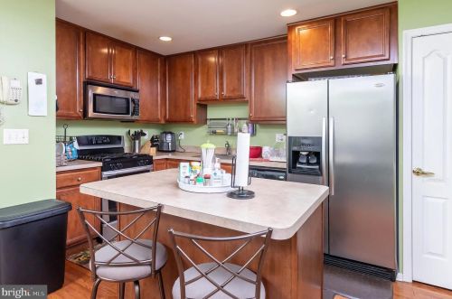 27 Highgrove Ct, West Deptford NJ 08086-3814 exterior