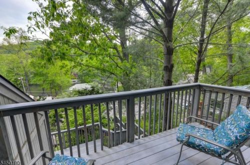 364 Skyline Lk Dr, Skyline Lakes NJ 07456-1943 exterior