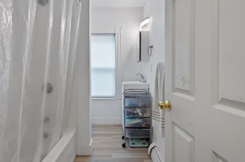 73 Barrows St, Dedham MA 02026-3050 exterior