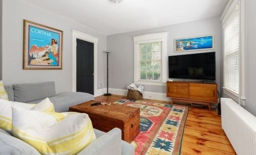 10 Summer St, Hingham MA 02043-2219 exterior