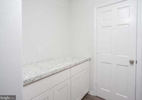 4 Locust Ave, Columbus NJ  08022-9504 exterior