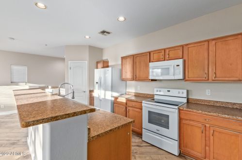 7515 30th Pl, Phoenix AZ  85042-6050 exterior