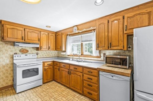 65 Forest St, Methuen, MA 01844-2753