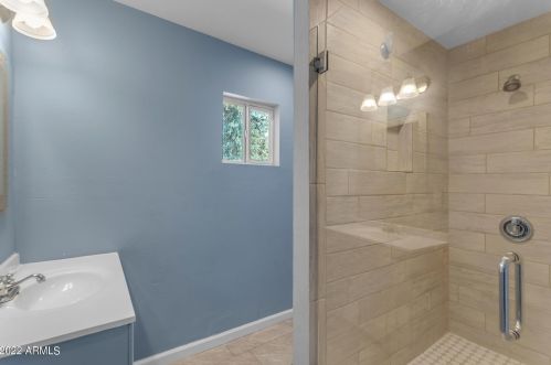 2845 Bethany Home Rd, Phoenix AZ 85015-1940 exterior