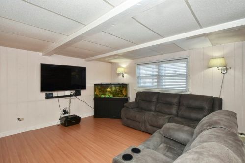 98 Kenberma Rd, Worcester, MA 01604-3952