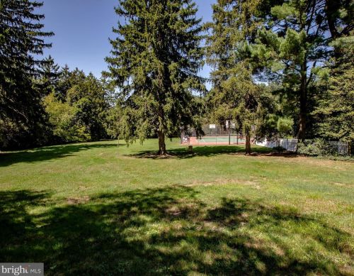 645 Kings Hwy, West Deptford NJ 08096-3129 exterior