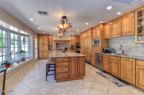 9234 33 Way, Phoenix AZ 85028-4967 exterior