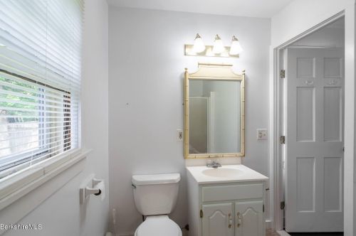 590 Main St, Sheffield MA 01257-9696 exterior