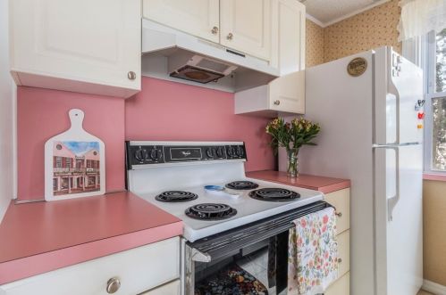 10 Burke St, Fall River MA 02720-6903 exterior