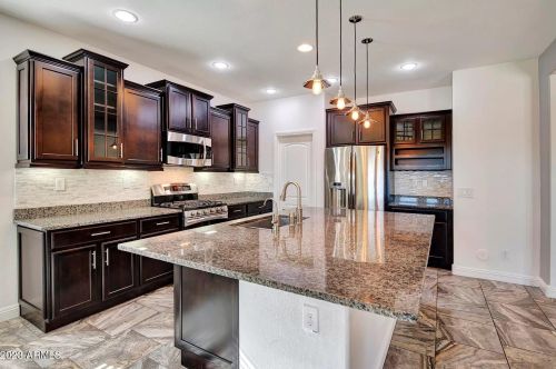 1751 Desperado Way, Phoenix AZ  85085-6330 exterior