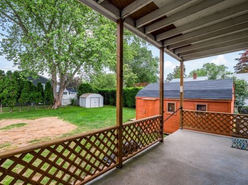 175 Middle Rd, New Bedford MA 02743-2016 exterior