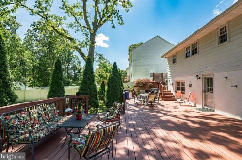 738 Chestnut Ave, West Deptford NJ 08097-1606 exterior