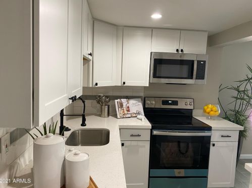 3224 Cypress St, Phoenix AZ 85008-2913 exterior