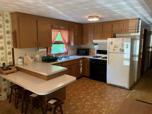 1106 Cohannet St, Taunton, MA 02780-4317