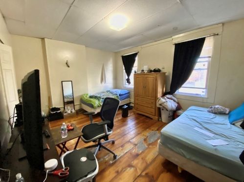 42 Summer St, Lawrence MA 01840-1718 exterior