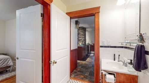 25 Circuit Ave, Worcester MA 01603-2159 exterior