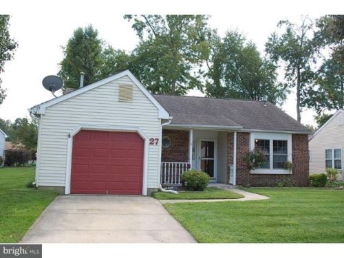 27 Blanchard Dr, West Deptford, NJ 08096-6728