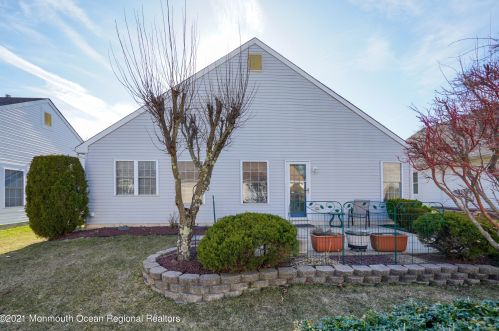 11 Manchester Ct, Jackson Twp NJ 08527-3972 exterior